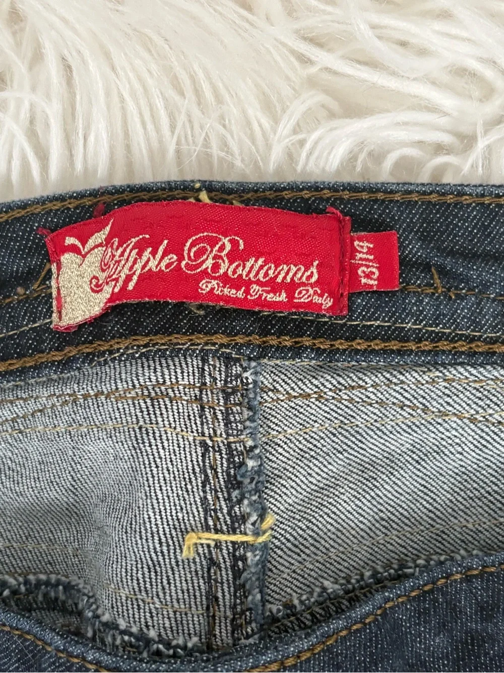 Vintage Y2K Apple Bottoms Dark Wash Jeans Studded Pockets Ankle Zip Size 13 / 14